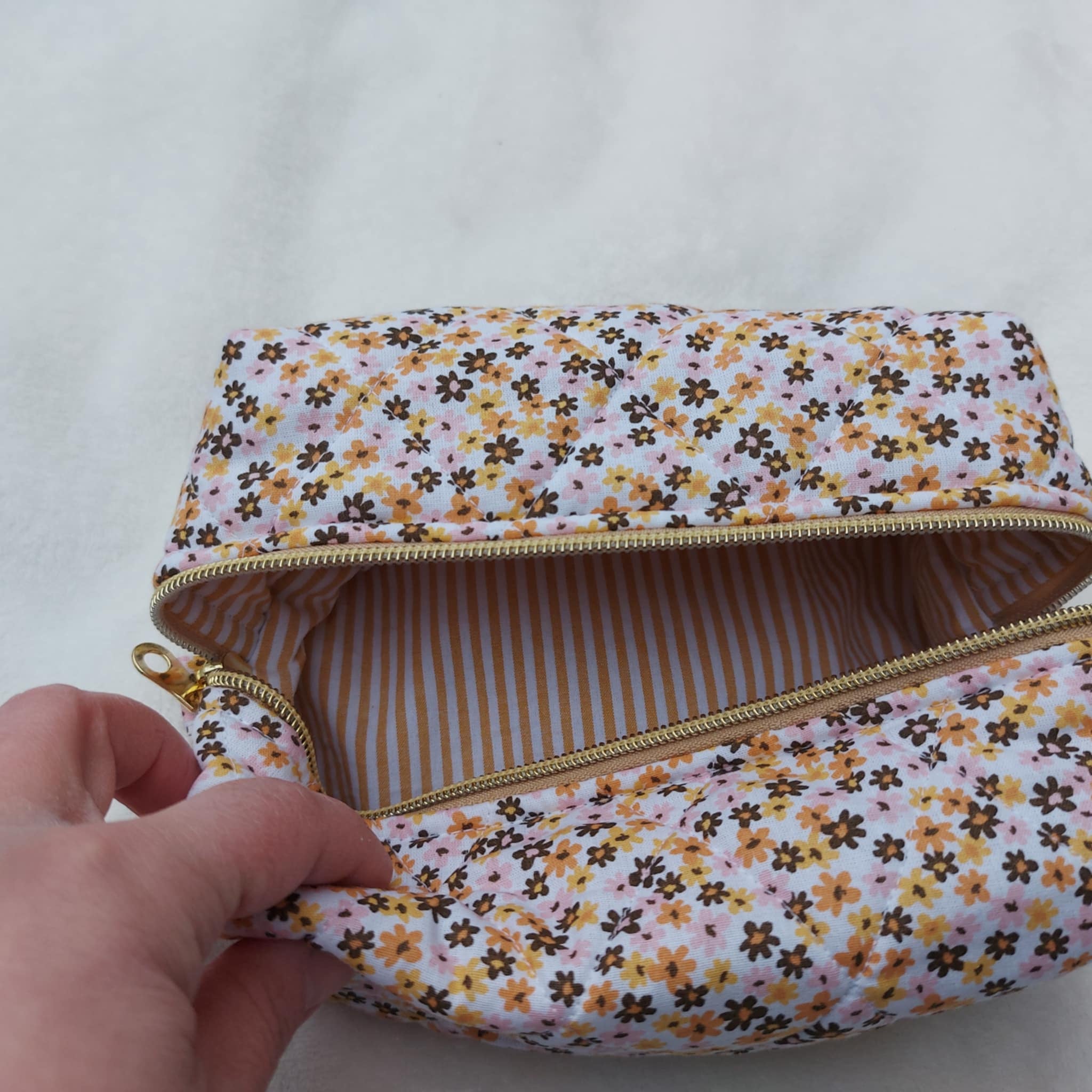 Necessärer UTFÖRSÄLJNING